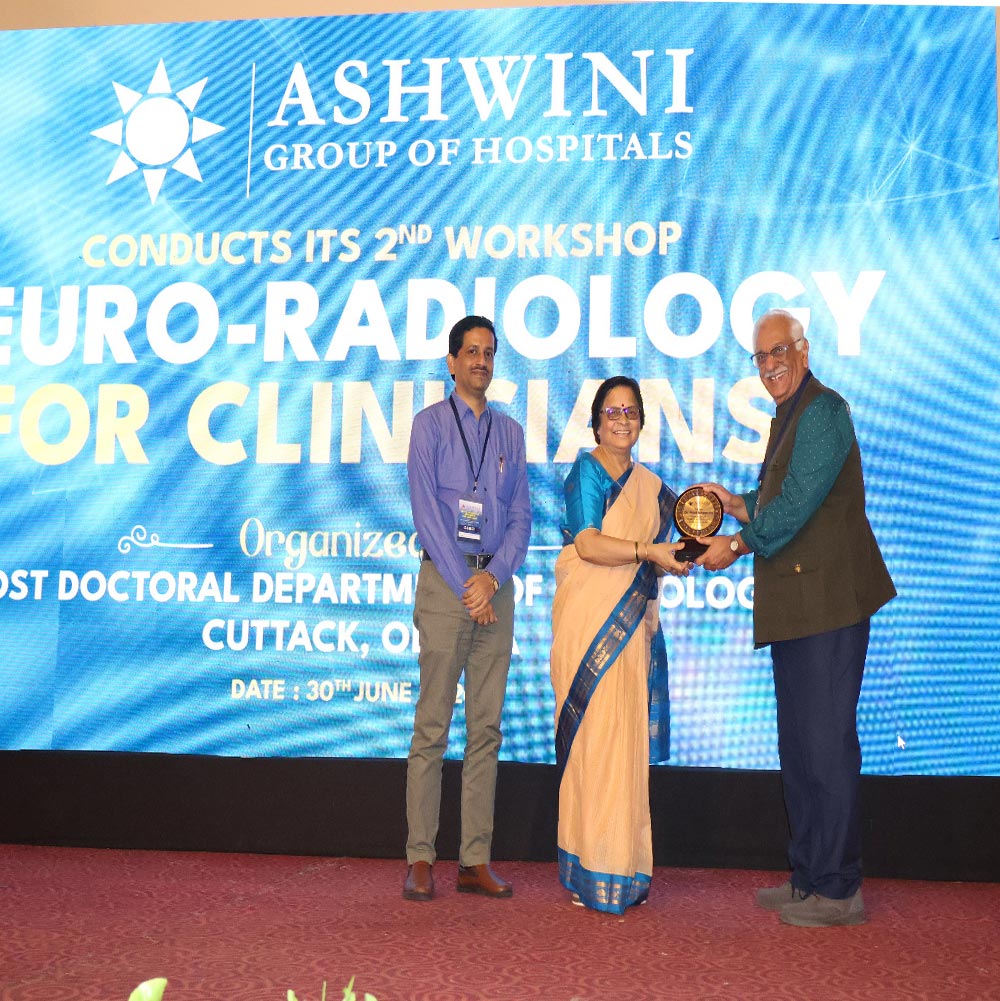 Renowned Neurologist Dr. Nasli R. Ichaporia Honored by Dr. Maya Gantayet at Neuro-Radiology Workshop, Ashwini Group Of Hospitals