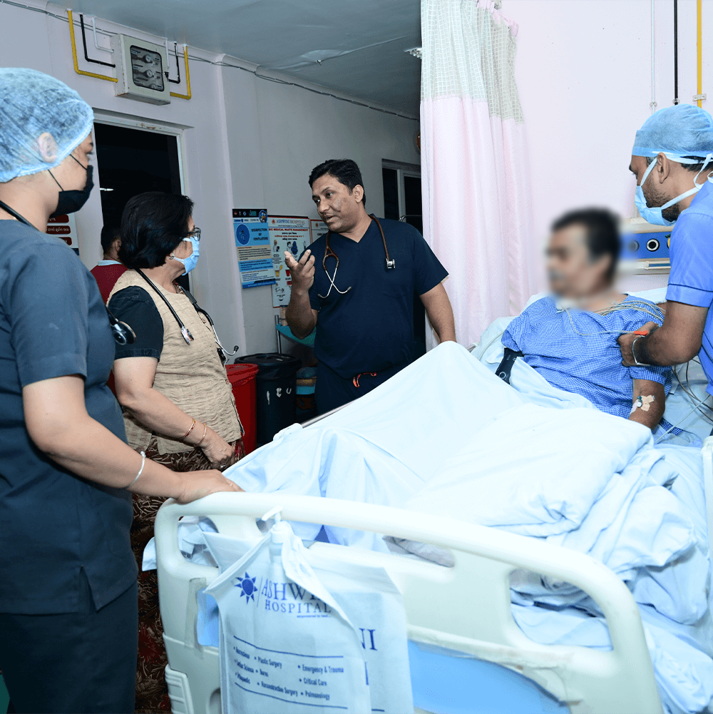 Clinical Round at ICU Clinical Round at ICU